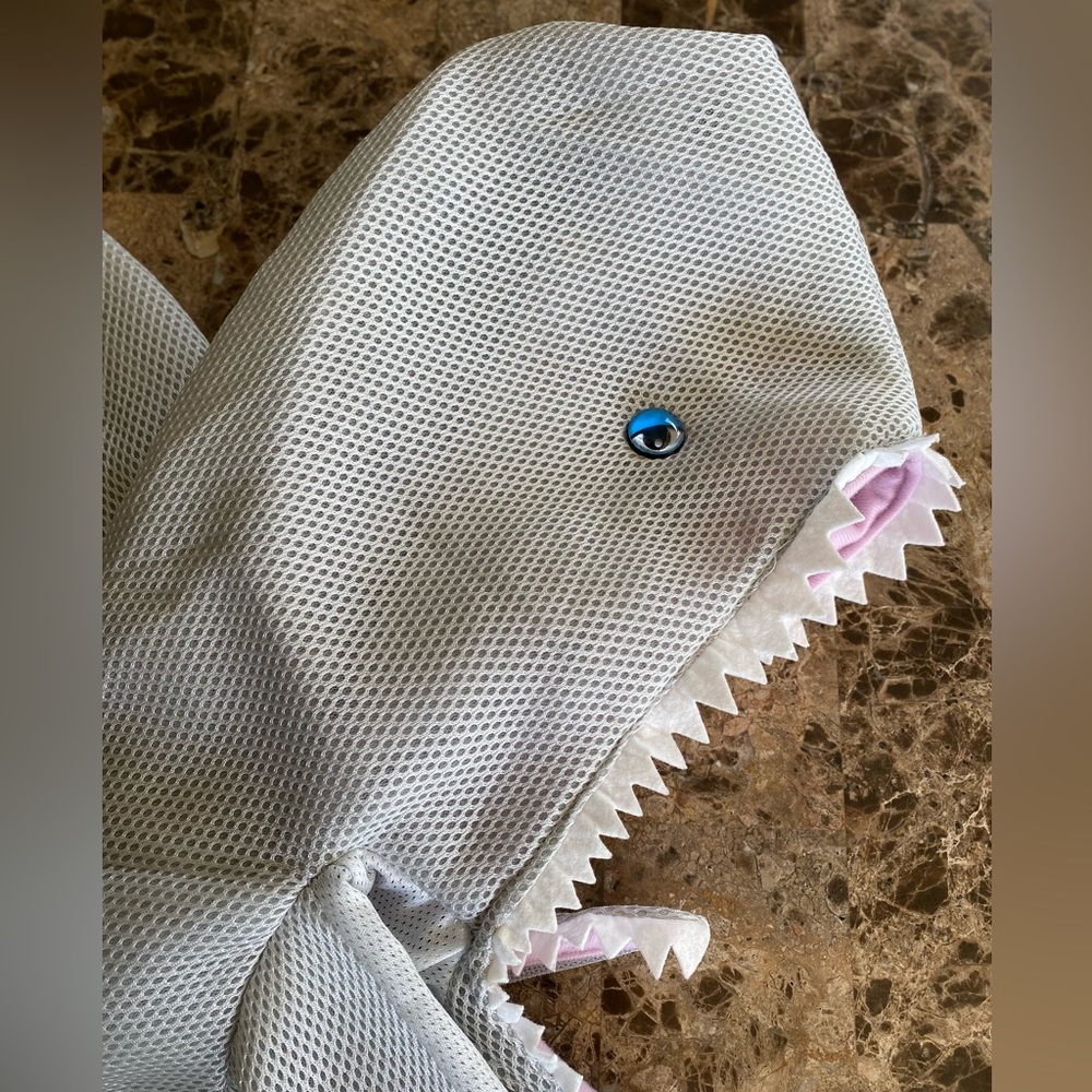 GRAY SHARK 🦈 KID COSTUME SIZE 4-6X 🌟NWOT🌟